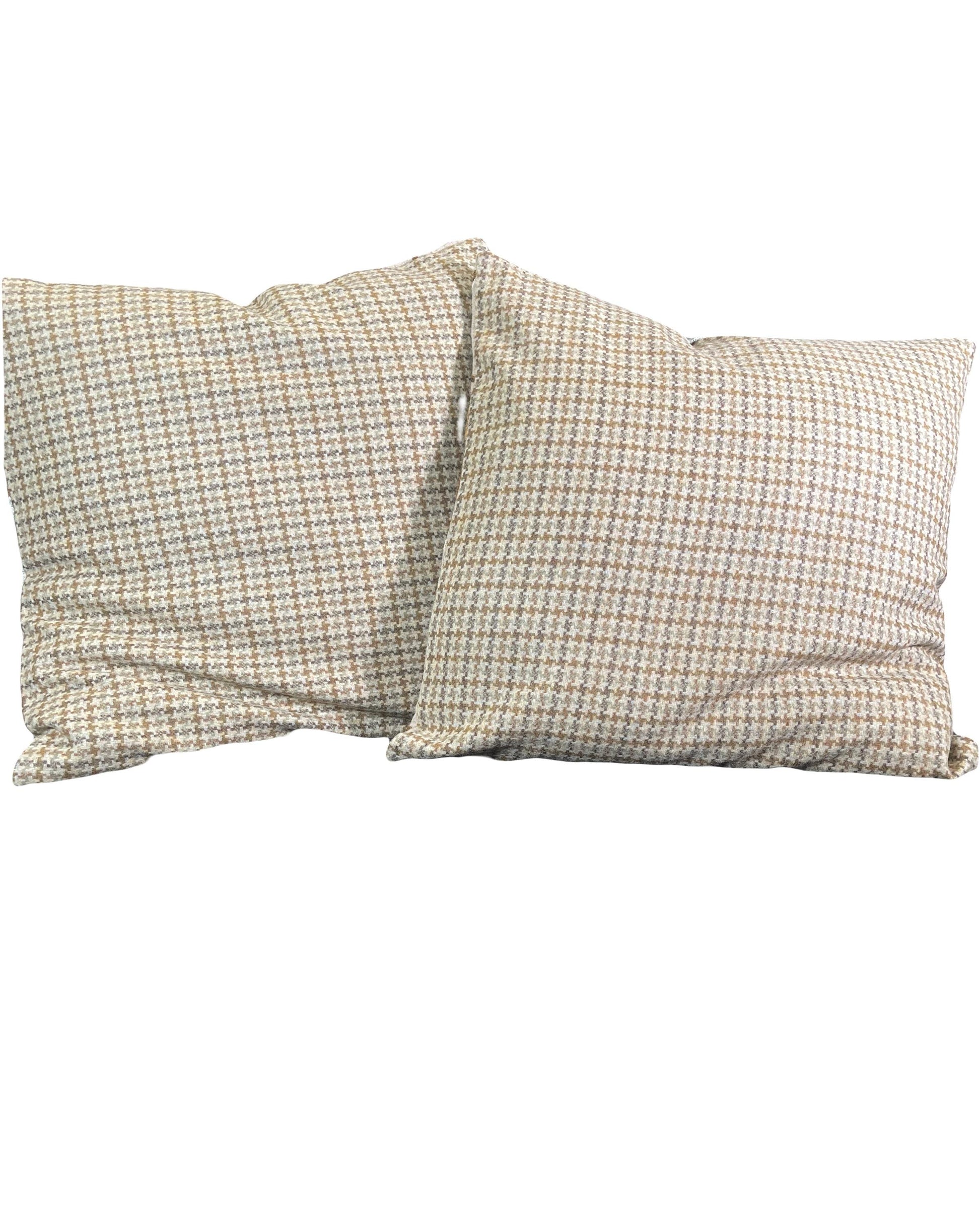 2 Pillows Patchwork Crewel on Linen