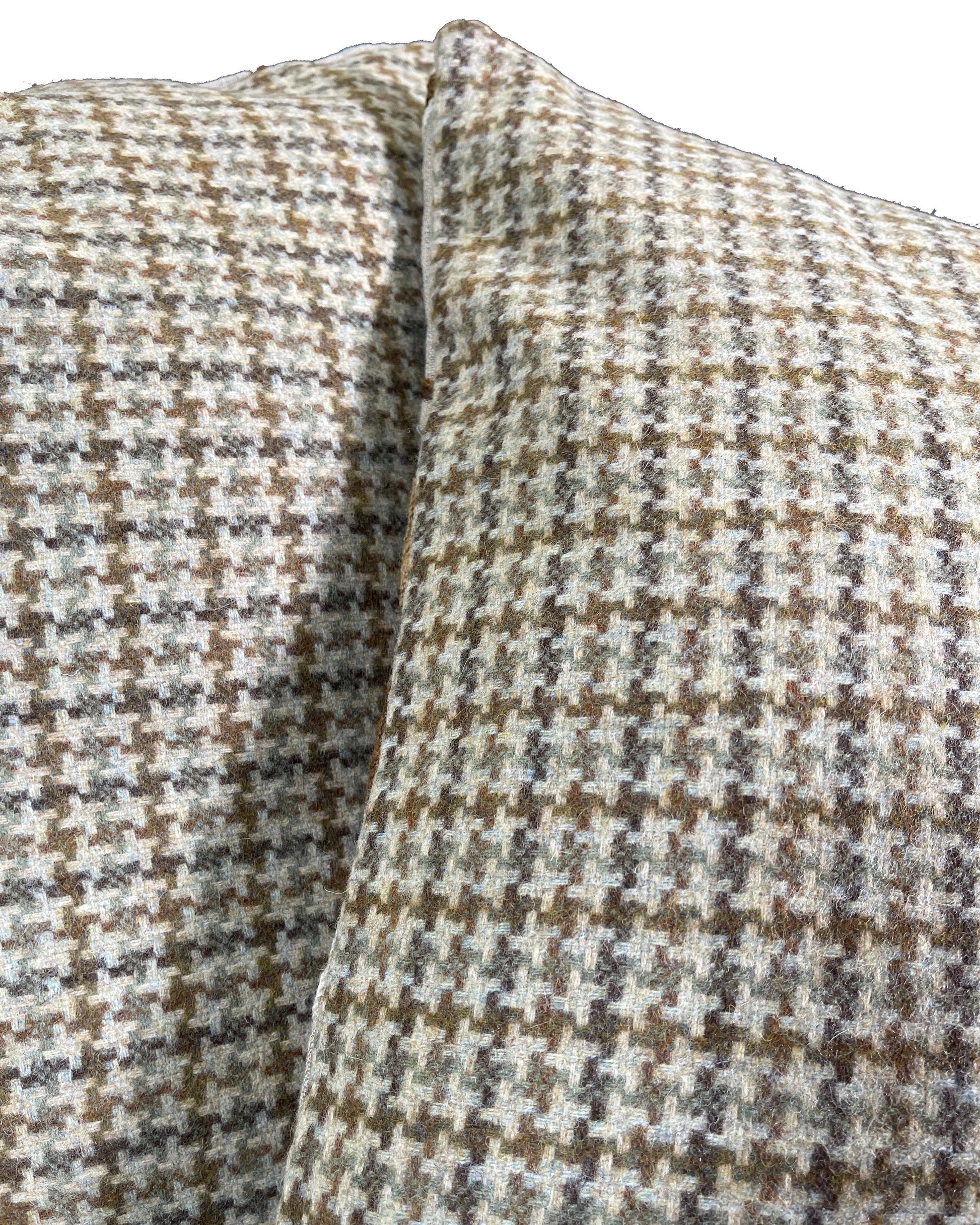 2 Pillows Patchwork Crewel on Linen