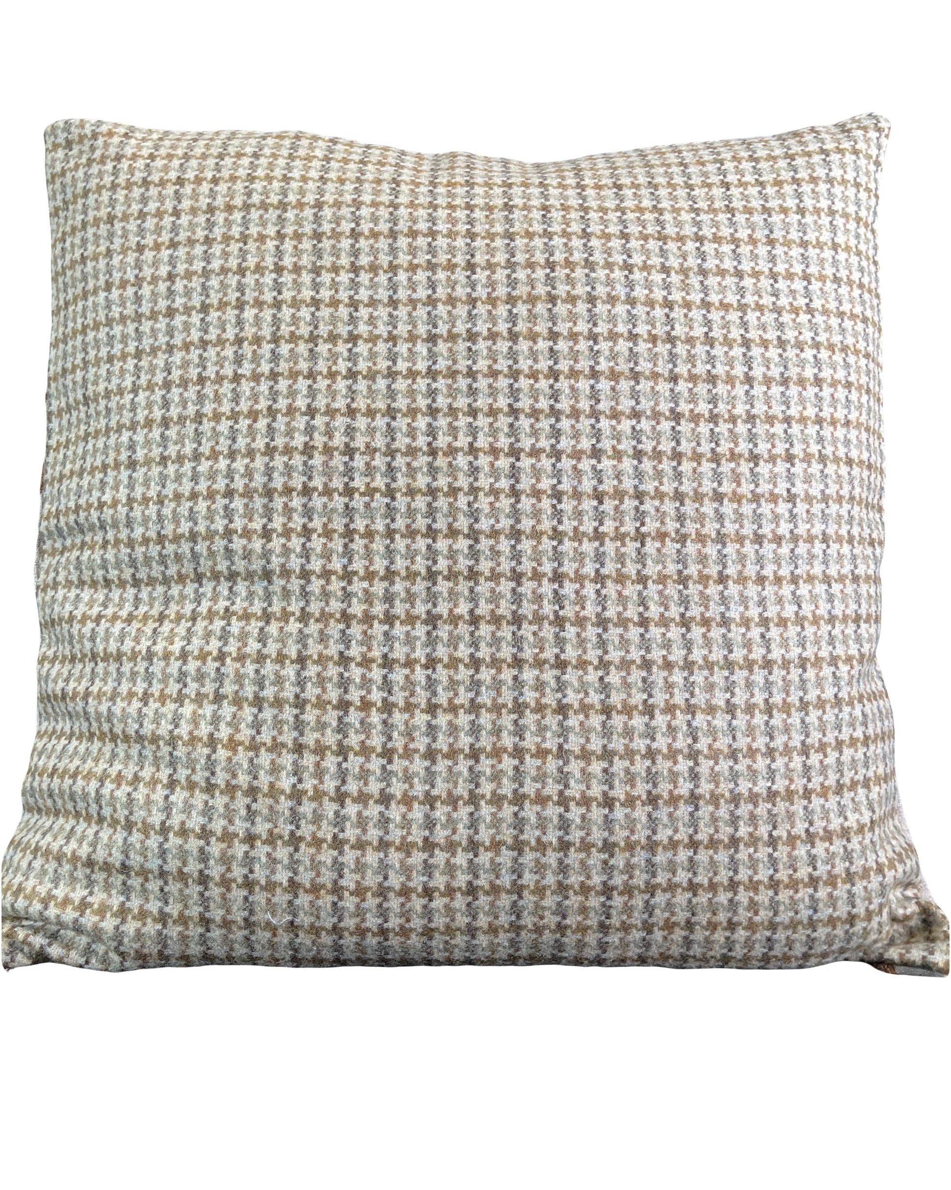 2 Pillows Patchwork Crewel on Linen