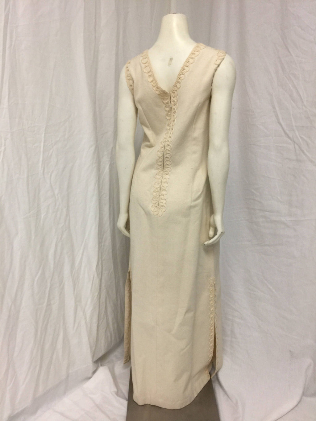 Sleeveless floorlength cotton dress with soutache detail