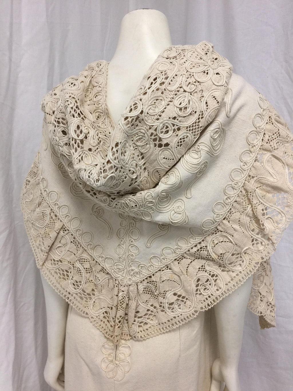 Sleeveless floorlength cotton dress with soutache detail