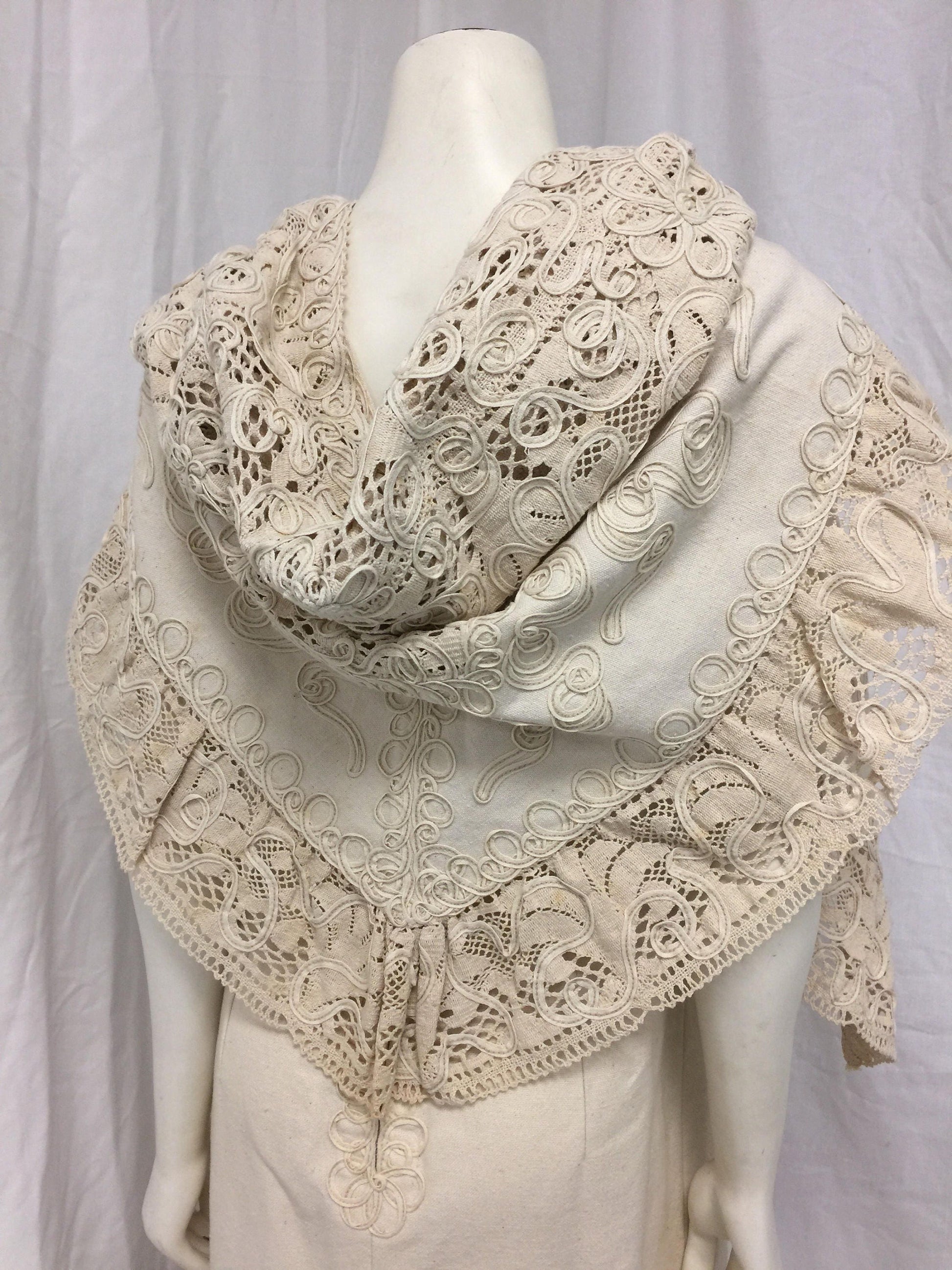 Sleeveless floorlength cotton dress with soutache detail