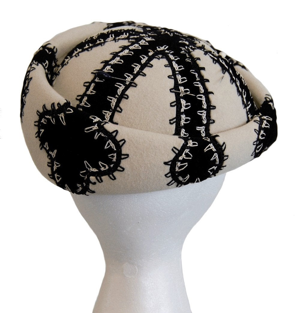 1950s Vintage Schiaparelli Wool and Velvet Hat