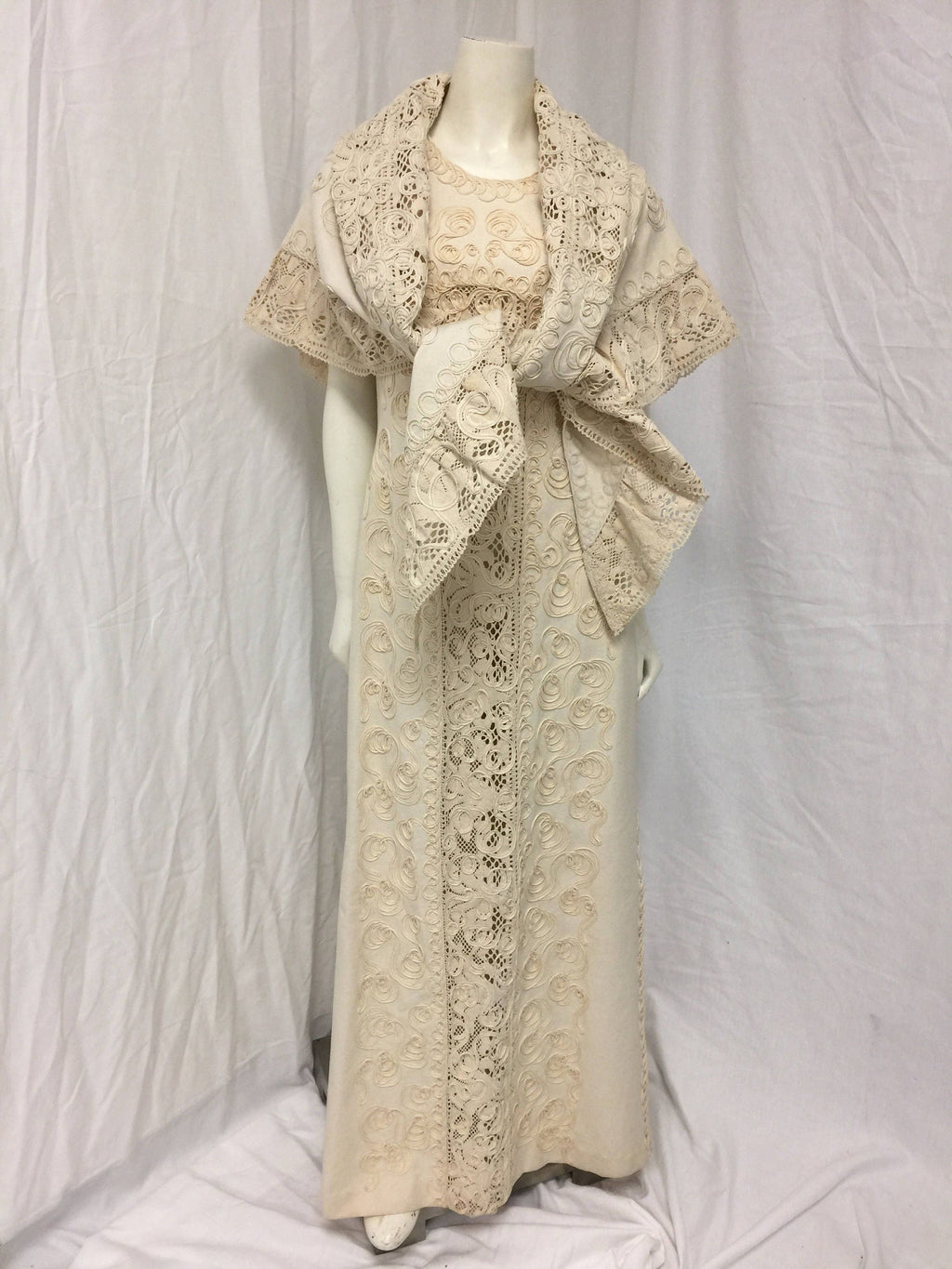 Sleeveless floorlength cotton dress with soutache detail