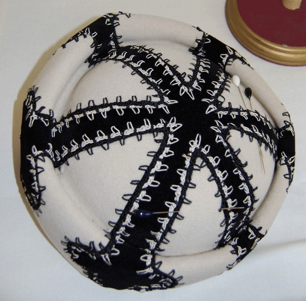 1950s Vintage Schiaparelli Wool and Velvet Hat